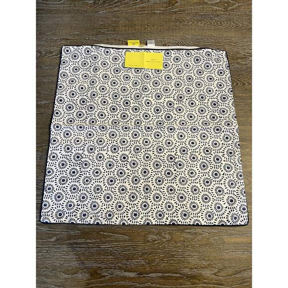 NWT Roberta Roller Rabbit Pillow Cover 22x22 100% Cotton White Blue Print - Picture 1 of 9